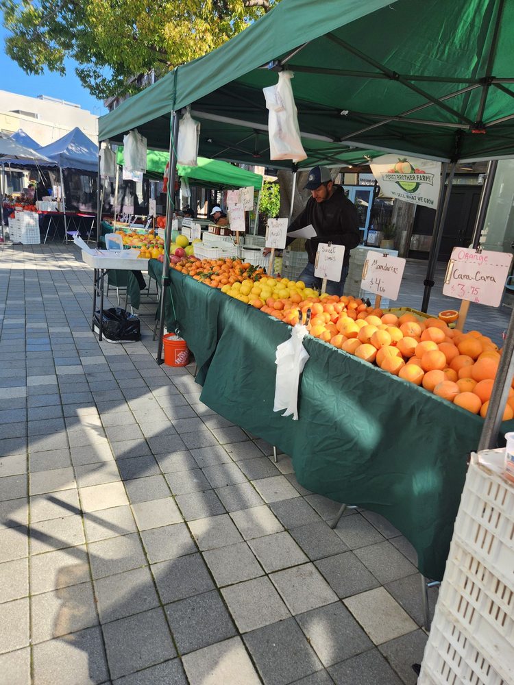 Corte Madera Town Center Farmers' Market Logo