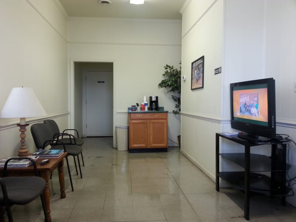 COLONIAL TIRE AND AUTO Updated October 2024 100 Roanoke Ave