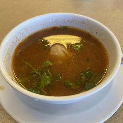 Mariscos Canutillo - Sopa que vino con la parrillada. Delicioso!