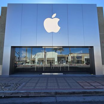 1. Apple El Paseo Village