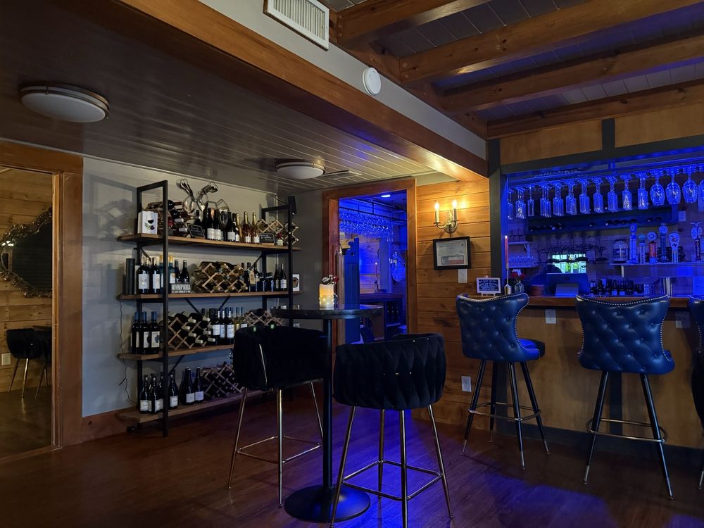 Vino Veritas Logo