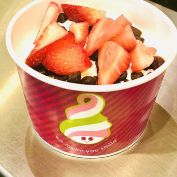 Menchie's - Vanilla yogurt , dark chocolate chips & fresh strawberries - Ice Cream & Frozen Yogurt Near Me - Loveland, Colorado