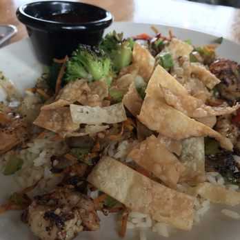 Applebee's Grill + Bar - Shrimp wonton stir fry - American Near Me - Patchogue, New York