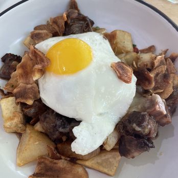 The Laurels - Short rib hash - Cocktail Bars Near Me - New York, New York The Laurels - Short rib hash - Cocktail Bars Near Me - New York, New York