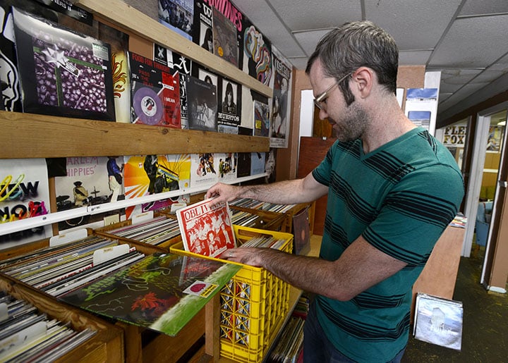 Revolver Records Logo