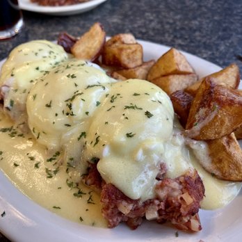 George's Restaurant & Bar - Irish Benedict - Breakfast & Brunch Near Me - Gloucester, Massachusetts
