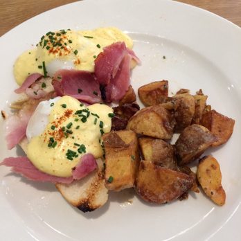 Earls Kitchen + Bar - Cocktail Bars Near Me - Denver, Colorado Earls Kitchen + Bar - Cocktail Bars Near Me - Denver, Colorado
