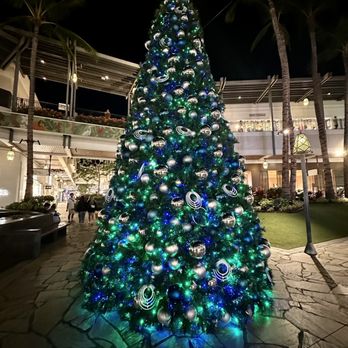 Ala Moana Center - Sparkling delight! - Shopping Centers Near Me - Honolulu, Hawaii
