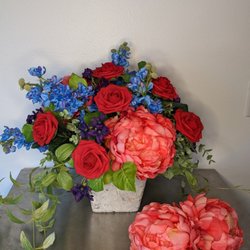 Hollie And Pine Floristry