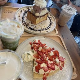 Banana Nutella toast, Strawberry Cheesecake, Matcha einspanner