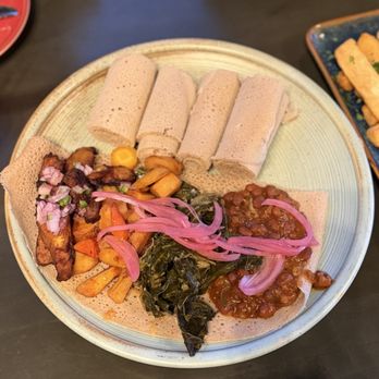 Meski Restaurant - Meski platter (vegan!) - Ethiopian Near Me - San Francisco, California Meski Restaurant - Meski platter (vegan!) - Ethiopian Near Me - San Francisco, California