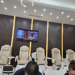 Cosmo Nail Bar - Comfortable chairs