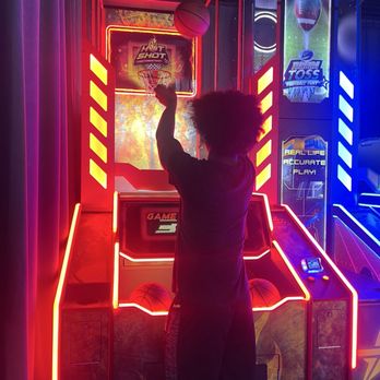 Dave & Buster's Ala Moana - Arcades Near Me - Honolulu, Hawaii