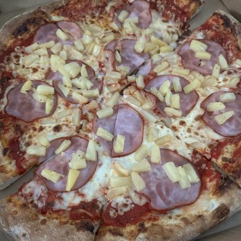 Pinthouse Pizza - Hawaiian, Large - Brewpubs Near Me - Round Rock, Texas