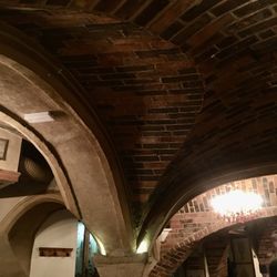 Da Capo Ristorante - Brickwork on arches inside