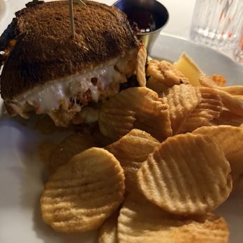 Birdie Bar - Lobster grilled cheese - Cocktail Bars Near Me - Northport, New York