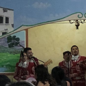 Allende Restaurante - Mariachi Friday night show - Mexican Near Me - Indio, California
