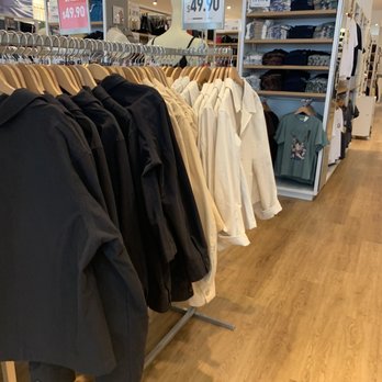 UNIQLO - Men's Clothing Near Me - Edison, New Jersey