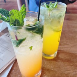 Passionfruit mojitos