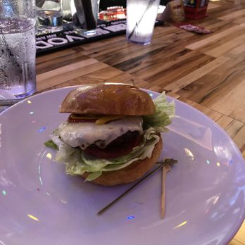 Rock & Brews - Grapevine - Your basic cheese burger. EXCELLENT. - Burgers Near Me - Grapevine, Texas Rock & Brews - Grapevine - Your basic cheese burger. EXCELLENT. - Burgers Near Me - Grapevine, Texas