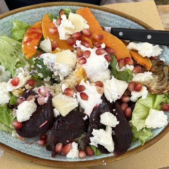 Taberna Clandestina - Beet salad - Bars Near Me - Cascais, 11