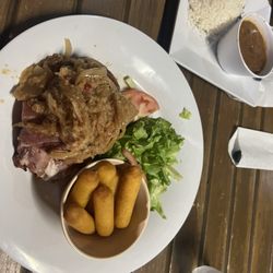 Restaurant El Castillo del Rey - Seafood stuffed chicken breast and surillios