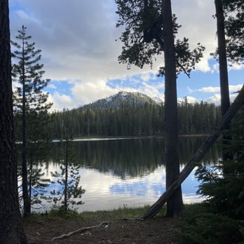 Cluster Lakes Loop Hike - Hiking Near Me