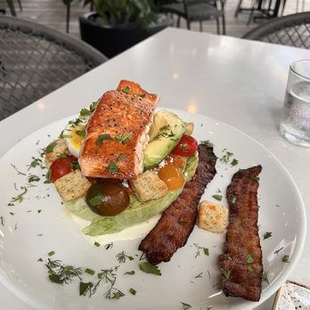 Moxies - Avocado Salmon Cobb Salad - Lounges Near Me - Miami, Florida Moxies - Avocado Salmon Cobb Salad - Lounges Near Me - Miami, Florida