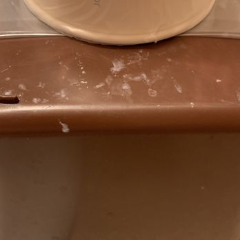 Super 8 by Wyndham Moscow - Ice bucket that is really dirty. - Hotels Near Me - Moscow, Idaho