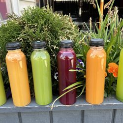 Evergreen Juice Bar - My line up. Vibrant beautiful fresh green cleanse