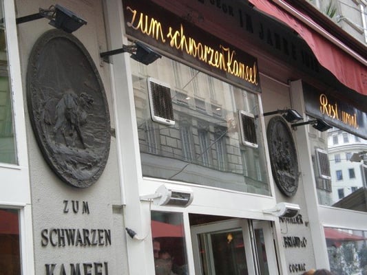 Zum Schwarzen Kameel by null