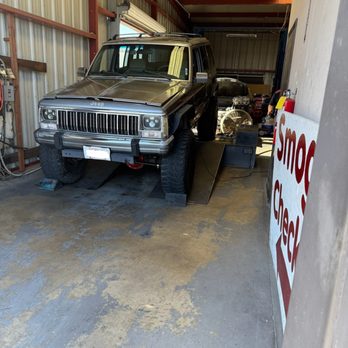 One Man Smog - 92 Jeep XJ passes every time...in his words "too clean" - Smog Check Stations Near Me - Fresno, California One Man Smog - 92 Jeep XJ passes every time...in his words "too clean" - Smog Check Stations Near Me - Fresno, California