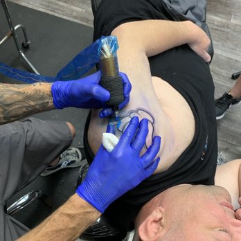 Tattoo Licious - Starting to put on the color - Tattoo Near Me - Honolulu, Hawaii Tattoo Licious - Starting to put on the color - Tattoo Near Me - Honolulu, Hawaii