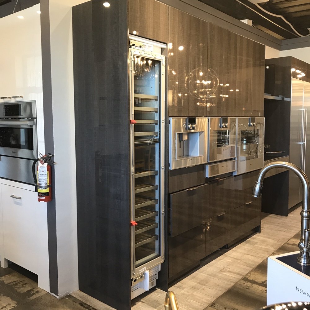 Ferguson Home - This display, which I love, looks horrific. These companies should be represented better than this. - Kitchen & Bath Near Me - Scottsdale, Arizona Ferguson Home - This display, which I love, looks horrific. These companies should be represented better than this. - Kitchen & Bath Near Me - Scottsdale, Arizona