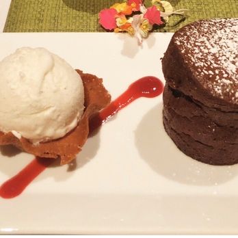 Roy's Waikiki - Roys Melting Hot Chocolate Soufflé with Lappert's Vanilla Ice Cream - Hawaiian Near Me - Honolulu, Hawaii