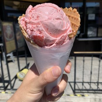 San Francisco Creamery - Strawberry ice cream - single scoop - Desserts Near Me - Walnut Creek, California San Francisco Creamery - Strawberry ice cream - single scoop - Desserts Near Me - Walnut Creek, California