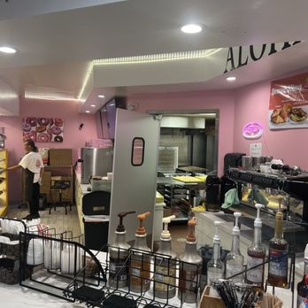 Donut King Waikiki - Counter - Donuts Near Me - Honolulu, Hawaii