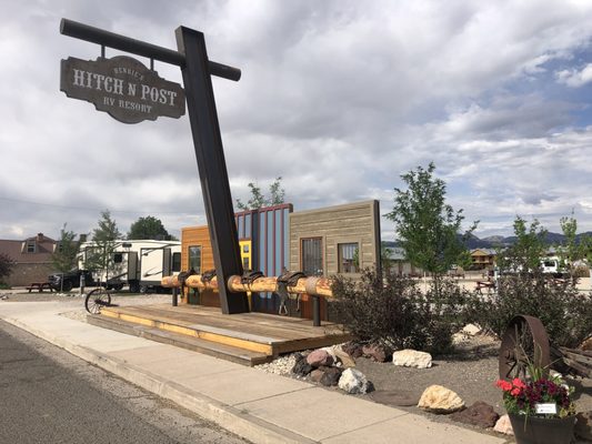 Henrie's Hitch-N-Post RV Resort by null