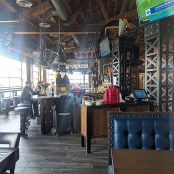 Paisans Pizzeria and Bar - Pizza Near Me - Berwyn, Illinois