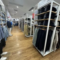 Uniqlo - Inside store