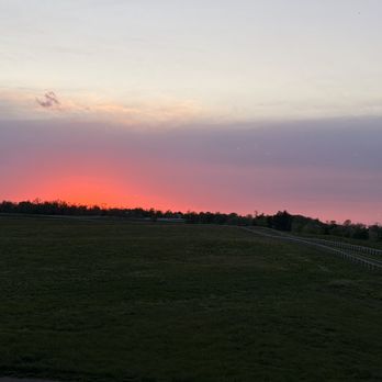 Maple Hill Manor Bed & Breakfast - Absolutely beautiful sunset from honeymoon suite king - Hotels Near Me - Springfield, Kentucky