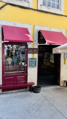 Bar Aduela by null