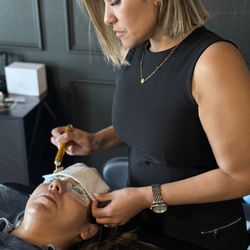 Anny M Beauty - Relaxing lash lift with massage