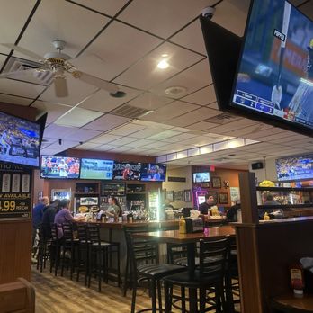 Beef 'O' Brady's - Bar area inside - Pubs Near Me - Winter Haven, Florida