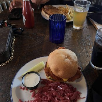 Harmony Inn - Nashville chicken sandwich and red cabbage - American Near Me - Harmony, Pennsylvania Harmony Inn - Nashville chicken sandwich and red cabbage - American Near Me - Harmony, Pennsylvania