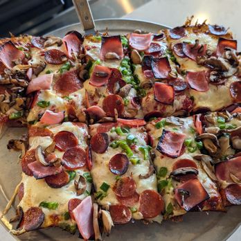 Green Lantern Pizza - 10 square pizza - Pizza Near Me - Berkley, Michigan