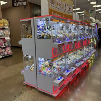 H Mart - Claw machines - Food Court Near Me - Dallas, Texas