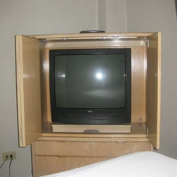 Eastgate Tower Hotel - TV in bedroom - Hotels Near Me - New York, New York