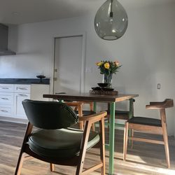 Delaneys Furniture Auction & Liquidation - Table and chairs from Delaney's