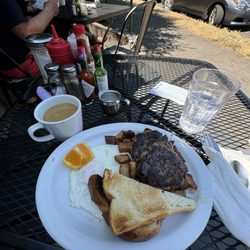 Bertie Lou's Cafe - Patio, Italian sausage